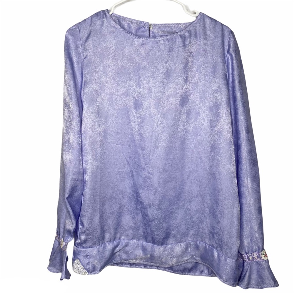 🍁 Vintage satin blouse crew neck lavender white